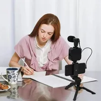 Kit de Vlogging pour Smartphone avec Trépied, Support Téléphone, Mini Micro et Lumière d'Appoint LED – Essentiel pour TikTok, Live Stream et YouTube