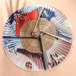 Abanicos Plegables de Madera con Diseño Artístico y Temática de Amor, Exquisitamente Tallados a Mano, Impresos Personalizados, Hechos con Material Plástico Resistente - Product Image 3