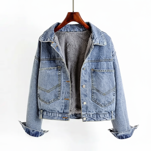 เสื้อแจ็กเก็ตผ้ายีนส์ของผู้หญิงเสื้อโค้ทผ้ายีนส์โอเวอร์ไซส์แบบคลาสสิกสีน้ำเงินมีกระดุมขาดทันสมัย - Product Image 1