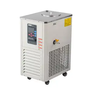 Low temperature circulation pump with a rotary evaporator and vacuum pump cooling liquid circulating pump