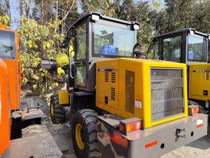 Chargeuse sur pneus articulée LW160FV 1,6t 0,75 m³ avec <span class=keywords><strong>pelle</strong></span> à balles, lame bouteur et <span class=keywords><strong>godet</strong></span> squelette pour travaux de construction - Product Image 5