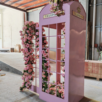 Kotak Telepon Bunga Instalasi Desain Kustom, Tempat Telepon Buatan Bunga Mawar Merah Muda untuk Acara Pernikahan dengan Bunga