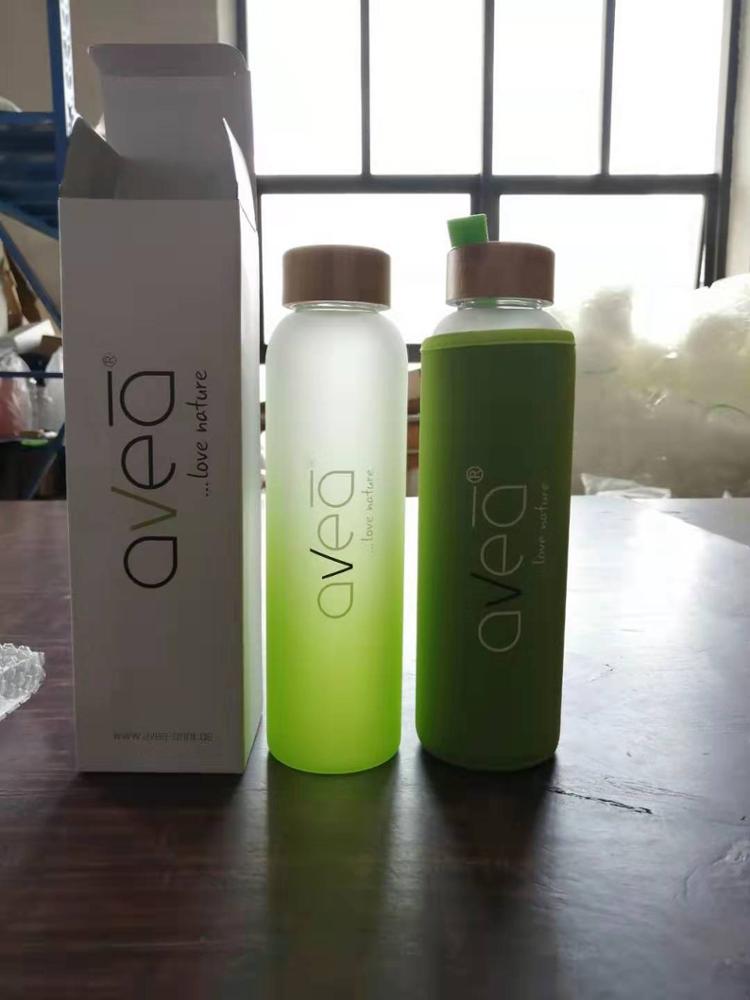 Customized Printed Colored Glass Water Bottle With Neoprene sleeve And Bamboo Lid