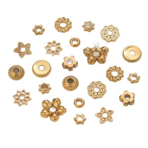 ลูกปัดเว้นระยะลายดอกไม้ |   ฝาครอบลูกปัดลายดอกเดซี่สแตนเลสสตีลชุบทอง 18K PVD สำหรับทำสร้อยข้อมือไข่มุก สร้อยคอ และเครื่องประดับ DIY - Product Image 5