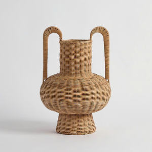 Una pieza llamativa o acento sutil mejora el ambiente de su hogar u oficina versatilidad jarrón decorativo hecho a mano de ratán - Product Image 2