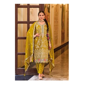 Nouveaux costumes de mariage Punjabi tendance, design de créateur, en soie avec broderies, exportés d'Inde - Product Image 1