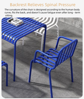 Tables et chaises d'extérieur modernes et simples en fer forgé pour les loisirs de plage ou le café dans le style d'un magasin de thé au lait