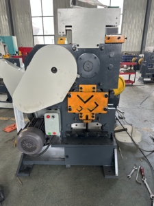 Machine de découpe et de poinçonnage QA32-14B Ironworker 1250KN pour la fabrication de structures en acier, découpe, poinçonnage, encocheage - Product Image 2