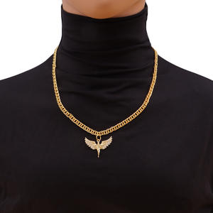 Collier pendentif aile d'ange rétro haut de gamme en or, style hip-hop, bijoux unisexe, chaîne en alliage de zinc, cadeau pour hommes et femmes - Product Image 1