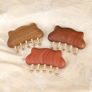 Peine de masaje para el cuero cabelludo de madera natural y latón, con forma de oreja de gato, cepillo para meridianos capilares, para el cuidado del cabello y alivio del estrés - Product Image 1