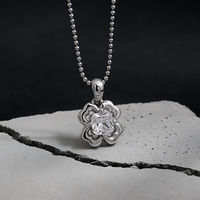 Glücksbringer Vierblättriges Kleeblatt Anhänger Halskette mit Quadratischem Zirkon 925 Sterling Silber Perlenhalskette Damen Maßgeschneiderter Schmuck Großhandel