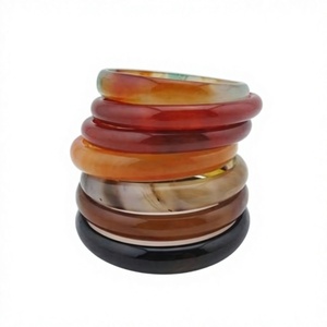 Ensemble de bracelets classiques uniques en résine acrylique hexagonale, multicolores, design tendance unisexe, bijoux de mariage pour femme - Product Image 4