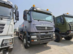 Camion-citerne à carburant SINOTRUK HOWO TX 6x4 à bas <span class=keywords><strong>prix</strong></span>, réservoir à huile de 20 000 litres, 25 tonnes, camion-citerne à huile diesel pour la vente - Product Image 2