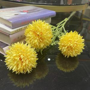 <span class=keywords><strong>Fleur</strong></span> <span class=keywords><strong>Pompon</strong></span> en Soie 4 têtes Blanc <span class=keywords><strong>jaune</strong></span> Boule de Chrysanthème Artificiel Fleurs - Product Image 1