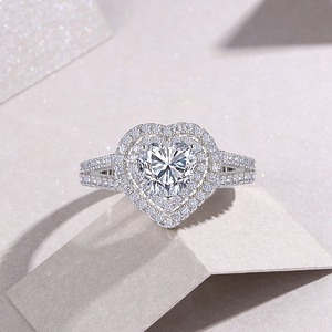 Anillo de Moissanita con Corte Ovalado en Oferta, Anillo de Plata de Ley 925 con Diamantes de Moissanita para Mujer, en Venta - Product Image 4