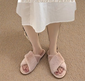 Di alta qualità all'ingrosso cinturino incrociato Tpr Sole inverno soffice pantofola pelosa per interni <span class=keywords><strong>peluche</strong></span> pelliccia sintetica <span class=keywords><strong>pantofole</strong></span> per la casa per le donne da donna - Product Image 3