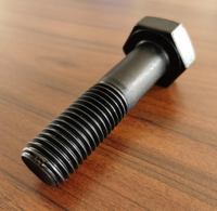 Machine de traitement thermique pour le noircissement des pièces métalliques, avec bande transporteuse en maille SUS304, moteur à induction et capacité de chauffage par engrenages