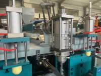 Machine de fabrication de bouteilles en plastique pour la production de contenants en HDPE pour détergents, shampooings, nettoyants et produits chimiques quotidiens