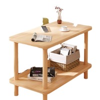 Petite table basse en bois moderne et minimaliste pour salon d'appartement avec étagère de rangement