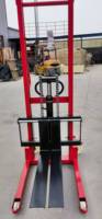 Chine Fabricant économique Main Mini Lifter Gerbeur Chariot élévateur 2 tonnes avec des prix concurrentiels