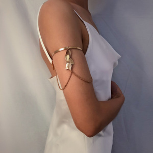 Brazalete de Cadena con Colgante de Hoja Geométrica Simple Retro <span class=keywords><strong>para</strong></span> Mujer, Color Oro/Plata, Chapado en Oro, Piedra Principal de Circonio (KB8371) - Product Image 1