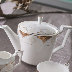 Set di Tazze e Piattini in Porcellana Bianca con Bordo Dorato, Stile Arabo-Turco di Lusso, 15 Pezzi in Bone China per 6 Persone - Product Image 2