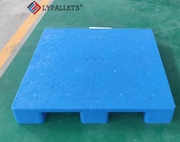Palette en plastique LYPALLETS à 9 pieds, surface plane, entrée 4 directions, légère