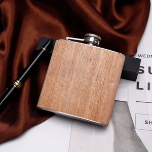 Vente en gros de flacons à liqueur vintage en acier inoxydable style bois - Product Image 4