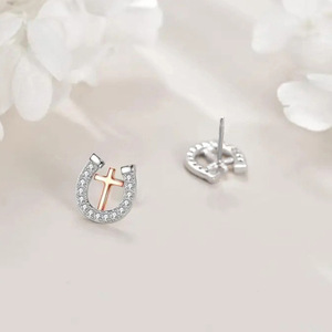 Eleganti Orecchini a Perno con Zirconi Bicolore a Forma di Ferro di Cavallo, Gioielli di Lusso Minimalisti per Donna, Uso Quotidiano, Regalo Chic - Product Image 5