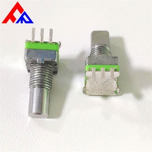 โรตารี่เอนโค้ดเดอร์พร้อมแกนโลหะ ขั้วต่อปลายแบน แนวตั้ง ฐานสีเขียว - Product Image 2