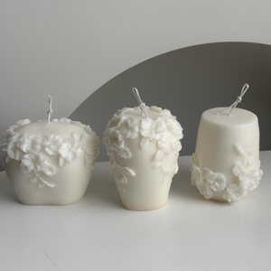 Candela Profumata Artigianale in Cera di Soia a Forma di Fiori di Vite in Rattan per Decorazione Casa e Festività - Natale e Capodanno - Product Image 3