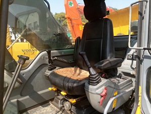 Excavatrice sur chenilles Volvo EC290BLC, moteur Cummins, hydraulique Kawasaki, 29 tonnes, avec godet de terrassement, équipement lourd d'occasion - Product Image 6