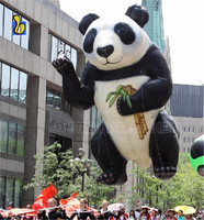 Énorme ballon gonflable de panda pour défilé