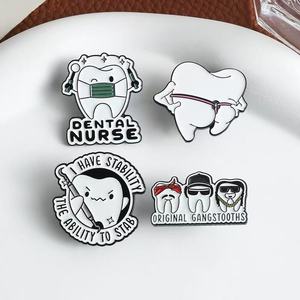Broche de la série dentaire, mignonne et amusante, à thème dentaire, en métal, style dessin animé, accessoire de mode, vente en gros transfrontalière - Product Image 4