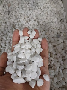 หินกรวดทรงกลมสีขาวหิมะขนาดกำหนดเองได้ตามต้องการหินกรวดทรงกลมธรรมชาติสำหรับตกแต่งภูมิทัศน์และปู - Product Image 4