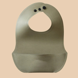Baberos para bebés al por mayor, baberos impermeables de cuero de color liso, baberos para niños y baberos para la baba. - Product Image 3