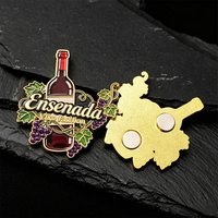 Badge en forme de grappe de raisin, personnalisé, en émail souple, impression couleur, souvenir de cave à vin, présentoir de vente au détail, emballage en carton, aimant de réfrigérateur en métal
