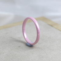 Bague de fiançailles moderne en céramique rose élégante de 3 mm, finition brillante, ajustement confortable, faible MOQ, gravure personnalisée