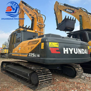 Excavadora de cadenas Hyundai 225LC-9S de 22 toneladas con cazo de excavación, equipo de construcción - Product Image 1