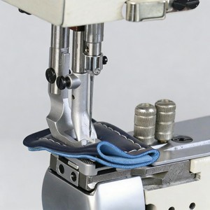 Fil pour machine à coudre industrielle et machine à coudre robuste pour la couture avec garantie d'un an - Product Image 1