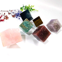 Cube de cristal multi-matériaux carré en cristal naturel sculpté à la main sur mesure en usine