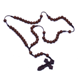 Collier de prière vintage en perles imitation bois de 8 mm avec pendentif croix pour usage religieux - Product Image 3