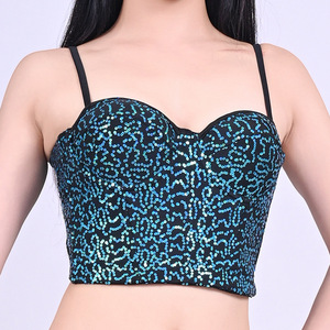 Haut de scène sexy et tendance avec broderie de sequins brillants et bretelles, idéal pour les spectacles de danse, les chanteuses de boîte de nuit et les performances en bar. - Product Image 2