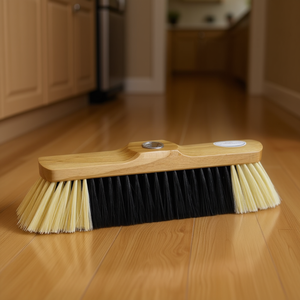 Escoba para habitaciones Sorex de 30 cm con mango de madera y cerdas blancas y negras para limpieza en interiores - Product Image 3