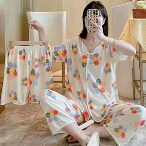 Conjunto de Pijama de Tres Piezas para Mujer I-0649, Camiseta de Manga Corta con Cuello en V, Pantalones Holgados, Estampado Informal, Ropa de Dormir para Verano - Product Image 3