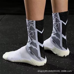 Chaussettes de sport mi-mollet Chaussettes antidérapantes à fond de serviette épais professionnel Chaussettes d'équipage résistantes à l'usure absorbant la sueur - Product Image 4