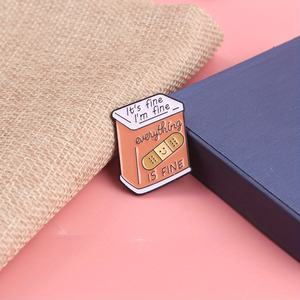 "Estoy bien, todo está bien" Curita Insignia Broche Moda Personalidad Vestido Accesorios - Product Image 2