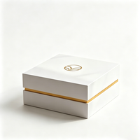 Boîte cadeau de luxe écologique en carton rigide avec couvercle et base, doublée d'une éponge imperméable, avec logo personnalisé en feuille d'or de qualité supérieure, fabriquée à partir de matériaux recyclés