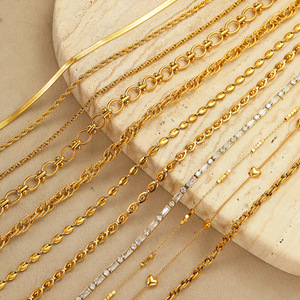 Cadena de acero inoxidable estilo cubano, cadena de metal a la moda que no se desvanece, collar para mujer con accesorio de circonita en forma de corazón. - Product Image 2