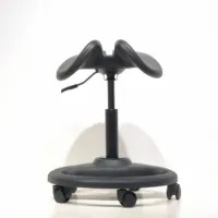 조정가능한 고도 및 360 워블 피마자 회전대 살롱 안장 의자를 가진 살롱 이발사 발판